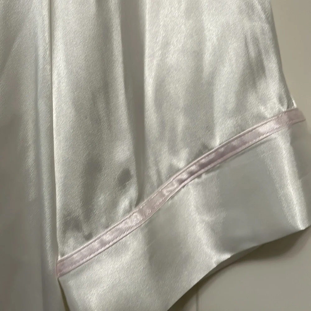 NWOT Linea Donatella Mrs. Embroidered Wrap Robe and Chemise Nightgown Set
